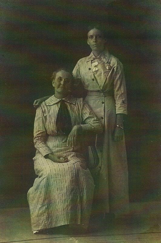 Emma Wood Grisamer and daughter Hazel